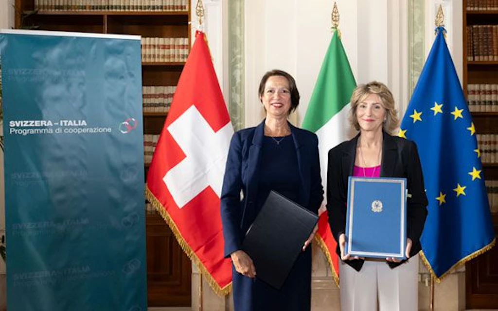 L’Accordo firmato dalla Segretaria di Stato della migrazione, Christine Schraner Burgener e dalla Capo di gabinetto del Ministero dell’Interno italiano, Maria Teresa Sempreviva.